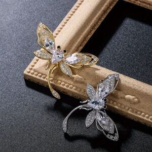 ✨ 🆕 ✨ Dragonfly Insect SILVER Collar Pin Brooch✨